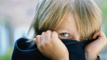 La timidez afecta el futuro de los niños.