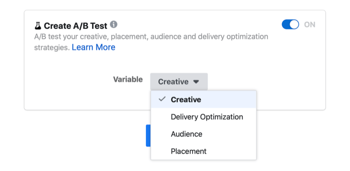 Configuración de prueba a / b de anuncios de Facebook que muestra las opciones variables de creatividad, optimización de entrega, audiencia y ubicación