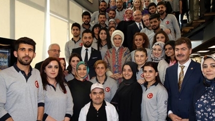 Primera Dama Erdogan se reúne con jóvenes en Mardin