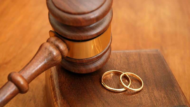 ¡Sorprendente decisión de la Corte Suprema! Escupir en la cara de la suegra provoca el divorcio