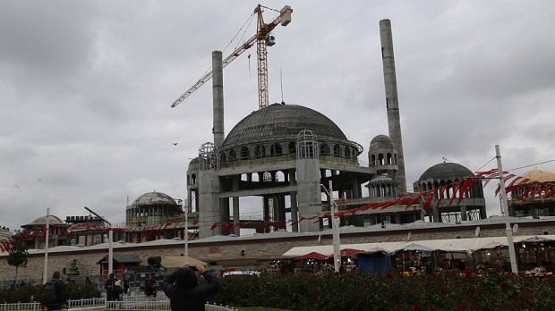 La mezquita de Taksim está esperando a 2.500 personas.