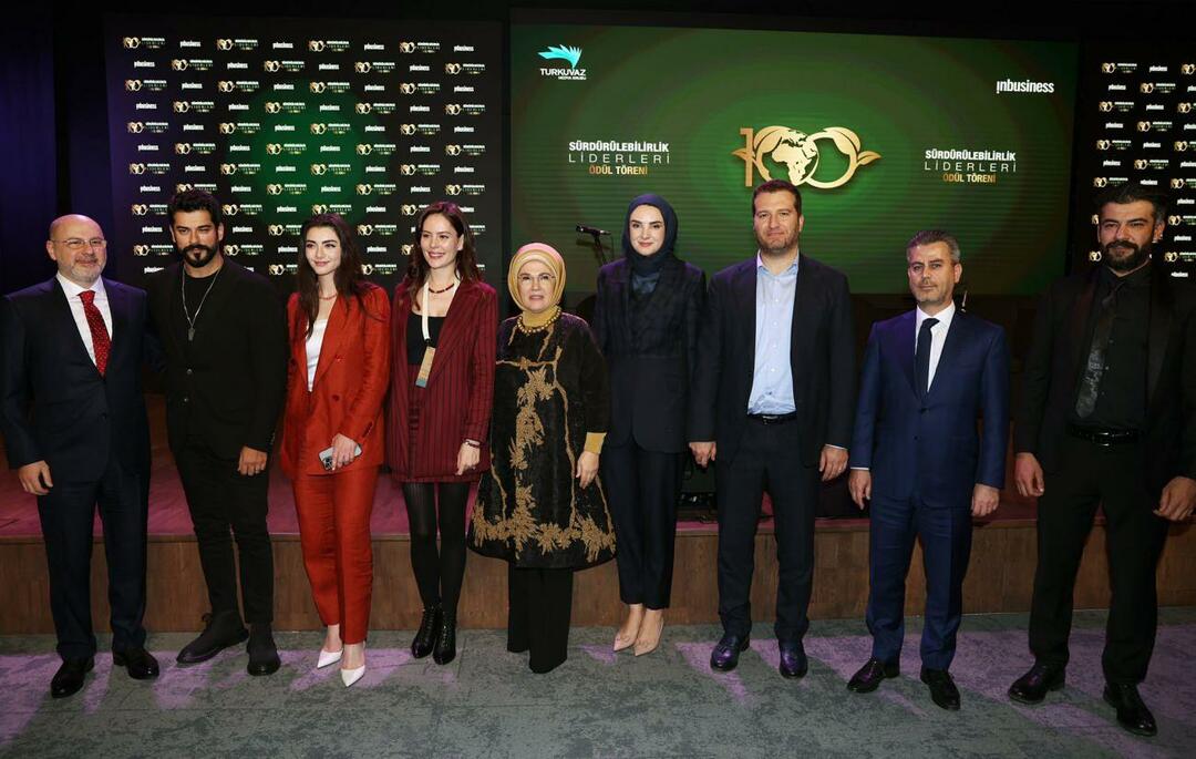 Emine Erdoğan se reunió con los jugadores de la Fundación Osman en la Cumbre del Siglo Sostenible