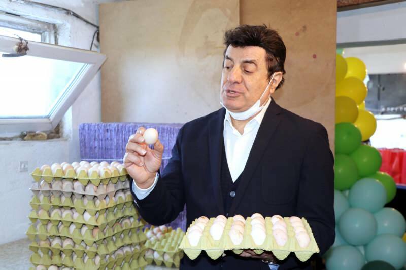 El famoso cantante Coşkun Sabah instaló una granja: ahora 'Yumurtacı Coşkun'