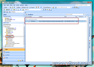 Bandeja de salida de Outlook que muestra el correo electrónico programado 