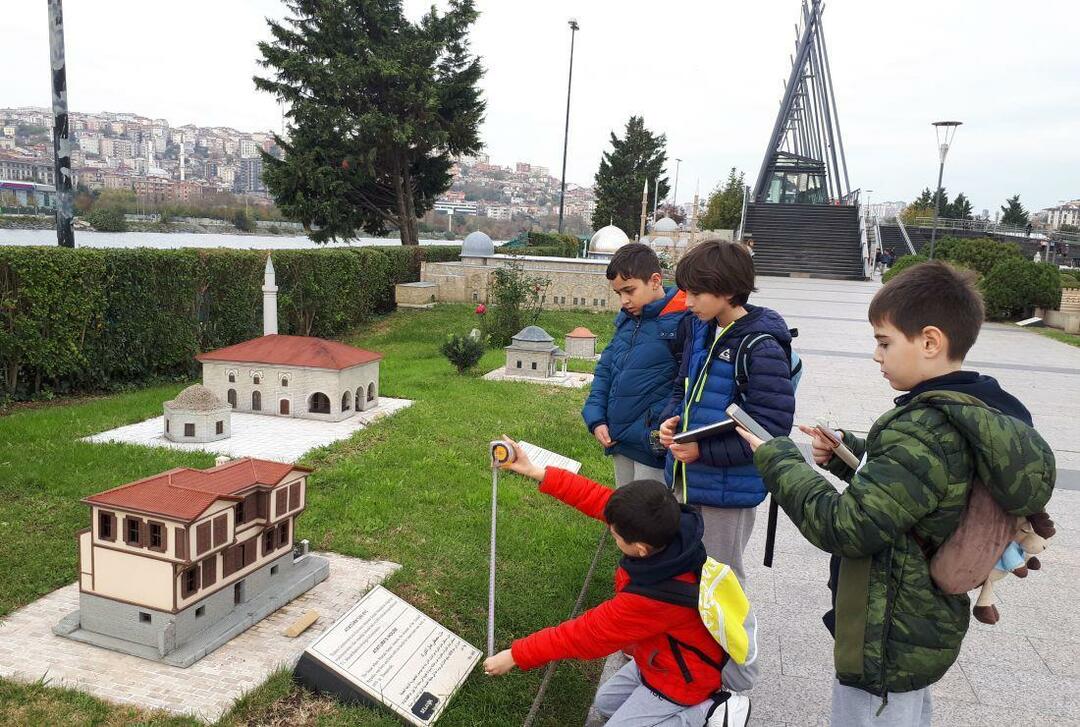 Escenas del parque y museo en miniatura de Türkiye