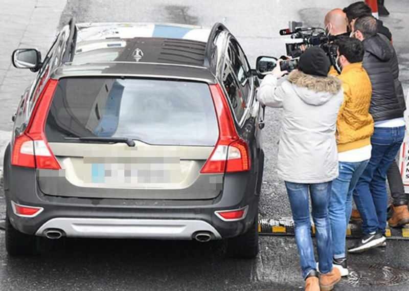 Kenan imirzalıoğlu, que se subió a su automóvil, se fue de allí.