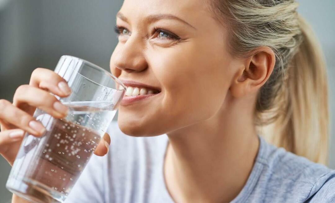 ¿Cuáles son los beneficios de beber agua para la piel y el cabello? ¿Beber mucha agua mejora la piel?