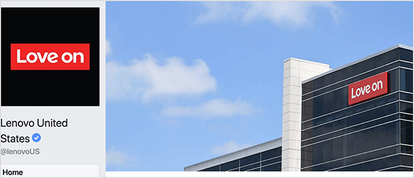 Esta es una captura de pantalla del encabezado de la página de Facebook de Lenovo. A la izquierda hay una imagen de perfil cuadrada con fondo negro. Un rectángulo horizontal rojo en el centro dice Love On en la misma fuente que Lenovo usa para su marca. La página se titula Lenovo United States con el nombre de usuario @lenovoUS. A la derecha está la imagen de portada, que muestra una foto de un edificio de Lenovo y un cielo azul con nubes susurrantes. Seth Godin tiene anuncios de Lenovo en su podcast Akimbo.