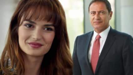El actor Selin Demiratar se casó con la persona de negocios Mehmet Ali Çebi