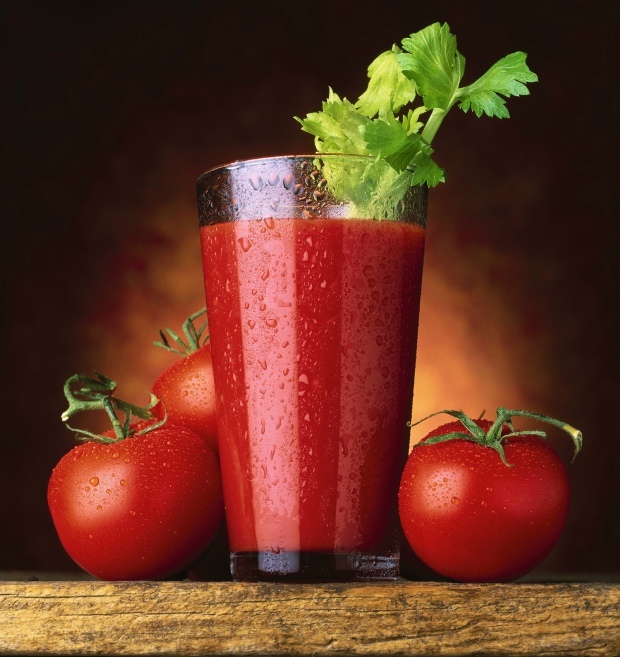 ¿El jugo de tomate pierde peso?