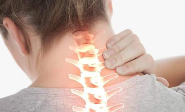 Atención al dolor de cuello después de Kovid-19