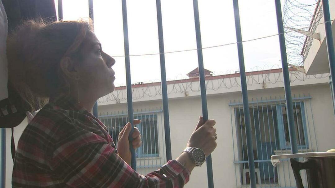 La vida en prisión desde los ojos de las prisioneras Bahar está a la puerta
