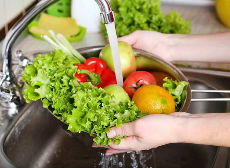 ¿Cómo se deben lavar las frutas y verduras? ¡Estos errores causan envenenamiento!