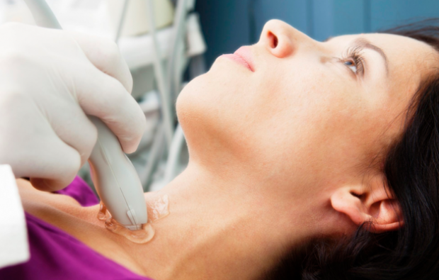¿Cómo se debe alimentar a un paciente con tiroides?