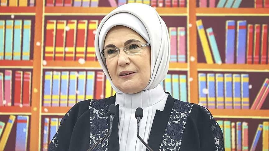 La Primera Dama Erdoğan celebró el nuevo período educativo