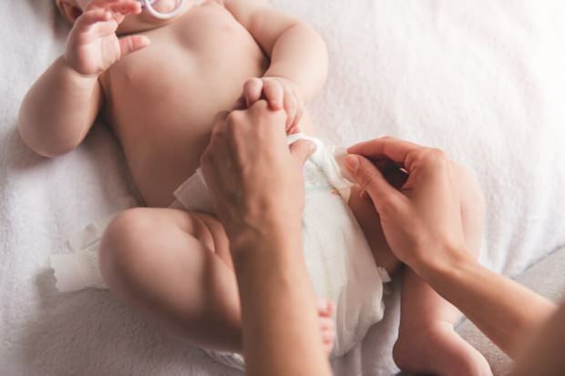 ¿Cómo es la dermatitis del pañal en los bebés?