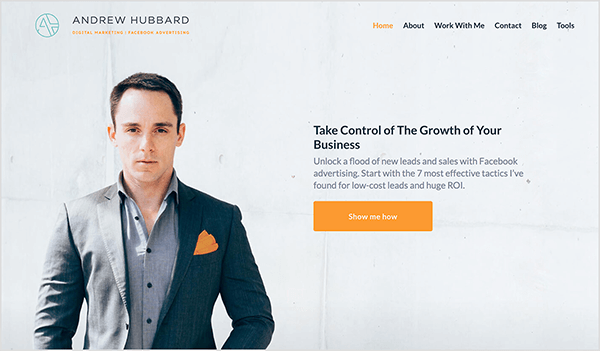 El sitio web de Andrew Hubbard muestra a Andrew con un traje gris con un pañuelo de bolsillo naranja. El texto Tome el control del crecimiento de su negocio aparece en letras grises en negrita. Un botón naranja dice Muéstrame cómo.