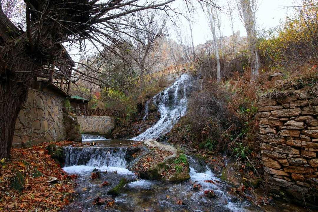 La cascada Günpınar ofrece un derroche de colores