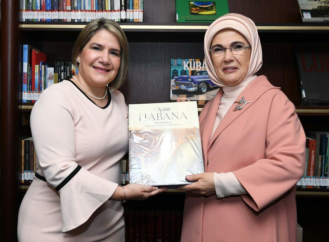 Emine Erdogan y Lis Cuesta Peraza