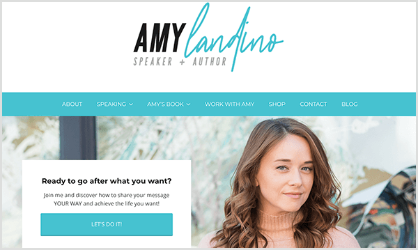 El sitio web de Amy Landino refleja su nueva marca personal. El sitio web tiene colores de acento turquesa. El título dice Amy Landino Speaker And Author. Aparece una foto de Amy debajo de la barra de navegación con un cuadro que dice ¿Listo para ir después de lo que quieres? Un botón azul dice Hagámoslo.
