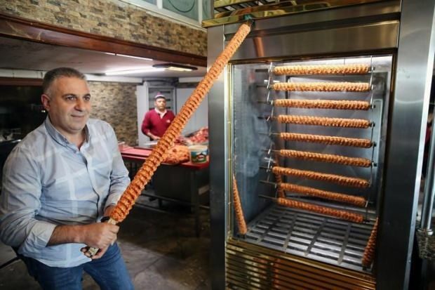 ¡Un sabor completamente nuevo en Adana! ¡Este kebab de Adana se está alargando!