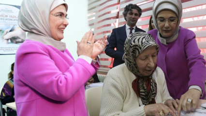 Compartiendo 'Campaña de Alfabetización' por la Primera Dama Erdogan