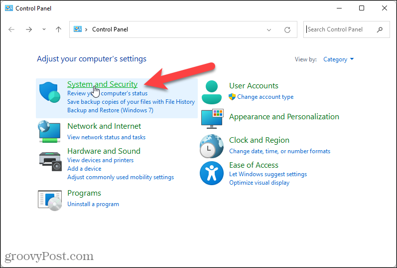 Haga clic en Sistema y seguridad en el Panel de control en Windows 11