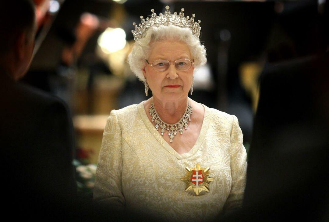 Reina de Inglaterra II. Isabel