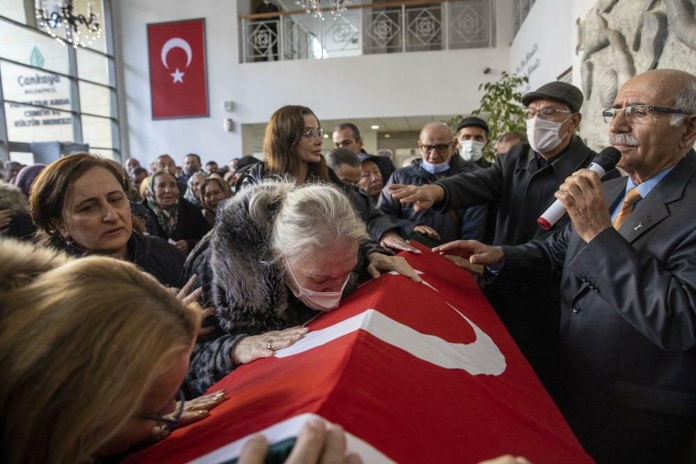 El padre de Özge Ulusoy se despidió de su último viaje