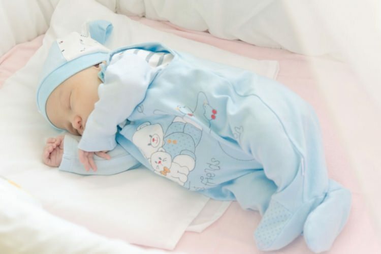 ¡Considere la posición para dormir en los bebés!