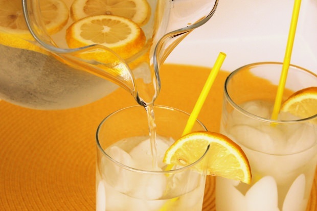 Beneficios de beber jugo de limón con regularidad