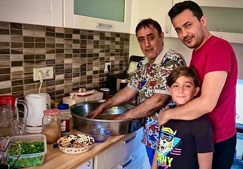 El hijo de Mahmut Tuncer Umut Tuncer y su nieto