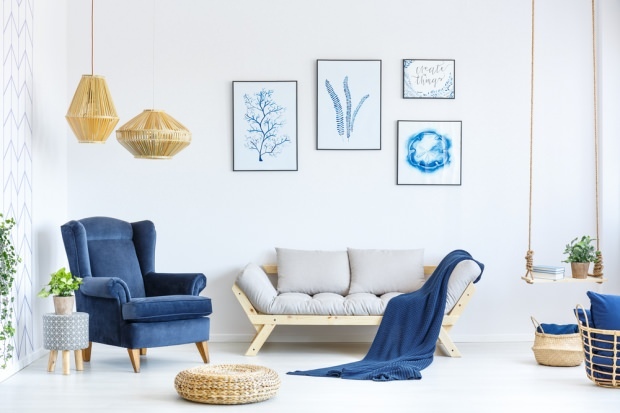 decoración de la sala de estar azul marino