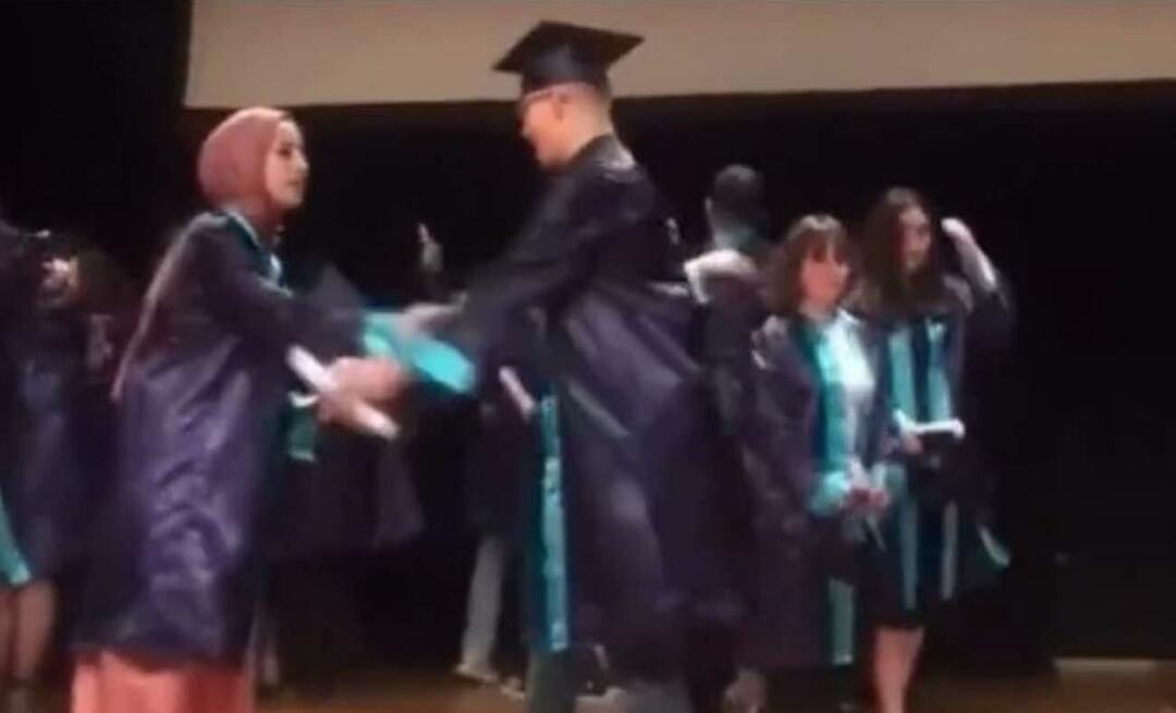 ¡Momentos interesantes en la ceremonia de graduación! Empujó a su novio que quería abrazarla así