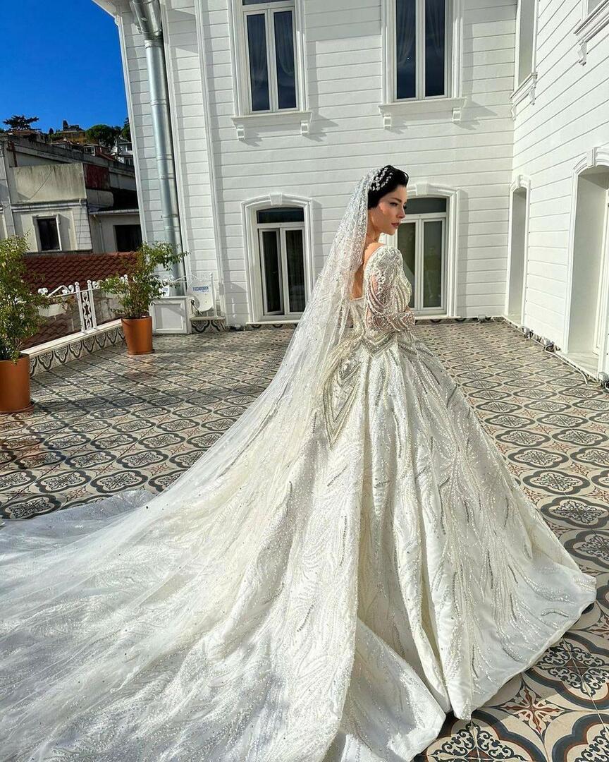 El vestido de novia de Merve Bolugur