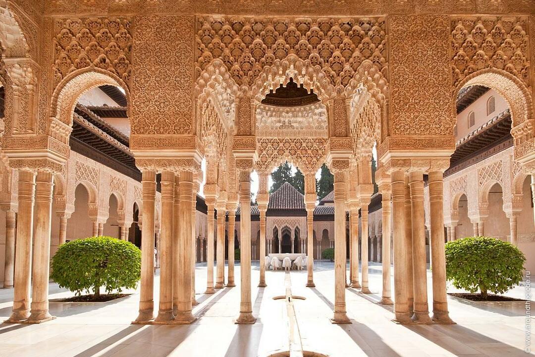 Patio del Palacio de la Alhambra