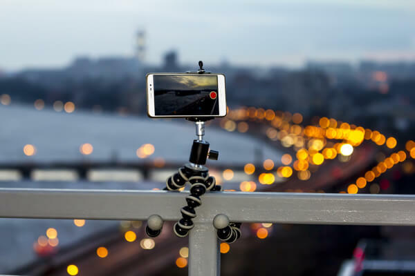 La línea Joby GorillaPod incluye trípodes flexibles para teléfonos inteligentes y cámaras.