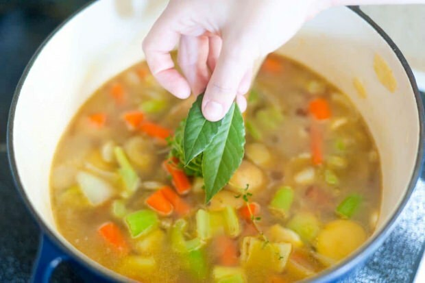 Puedes agregar menta a la sopa de verduras de invierno