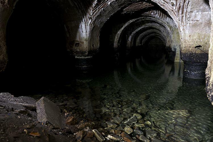 Escenas de la Cisterna Madrasa del Mar Negro