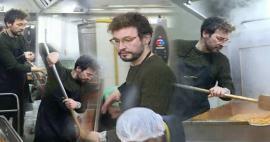 ¡Danilo Zanna entró a la cocina de los damnificados por el terremoto! Chef italiano en Malatya...