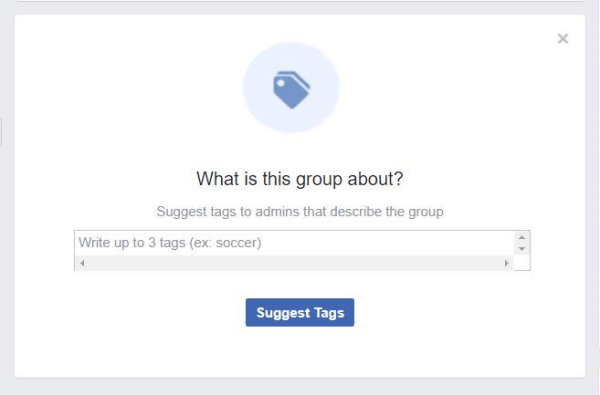 Una ventana emergente que se encuentra en Grupos de Facebook pide a los miembros que sugieran etiquetas que describan al grupo.