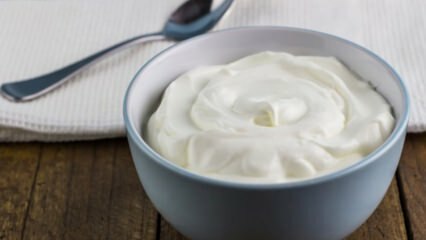 ¿Qué se debe hacer para que el yogur no se riegue?