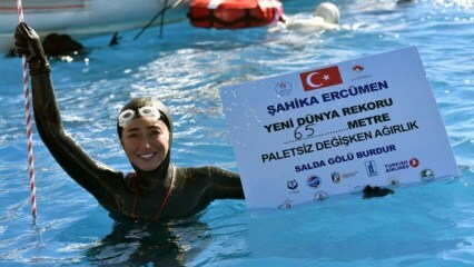 Şahika Ercümen rompió el récord mundial al bajar a 65 metros!