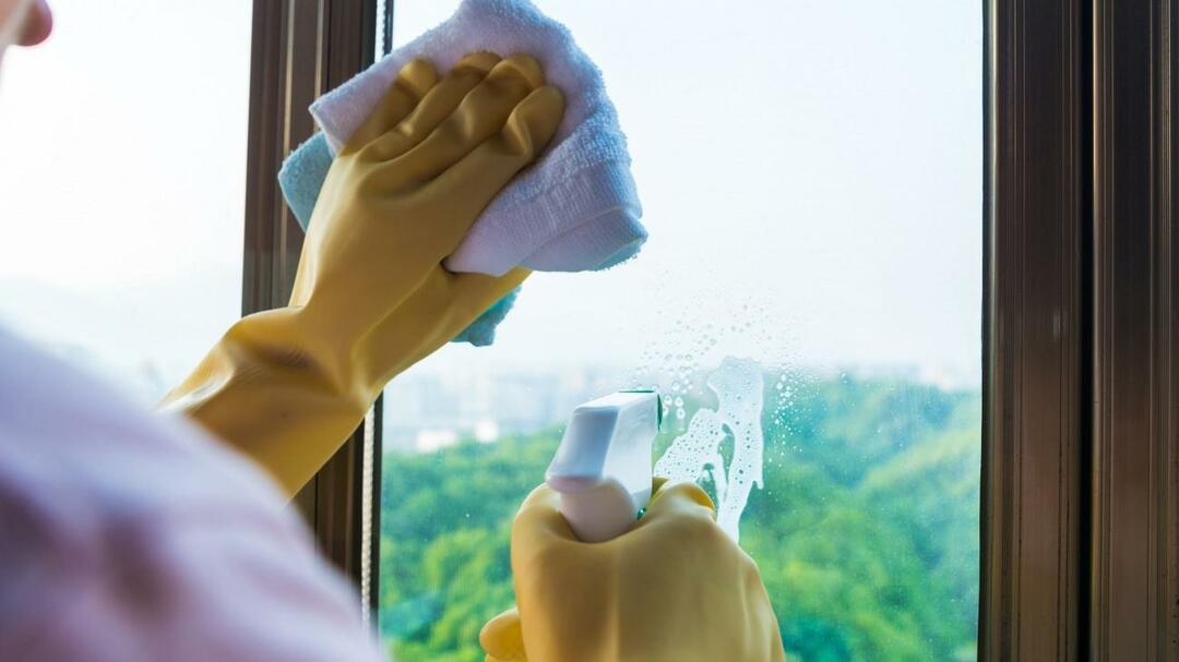 ¿Cómo se limpian las ventanas? ¡Una mezcla que no deja manchas al limpiar el cristal! Para evitar que las ventanas retengan agua de lluvia.