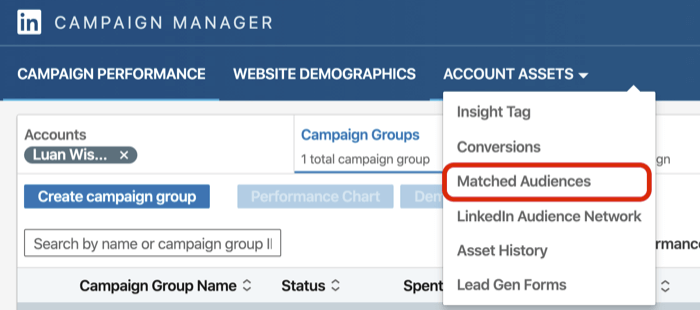 seleccione Audiencia coincidente en el menú desplegable Activos de la cuenta en LinkedIn Campaign Manager
