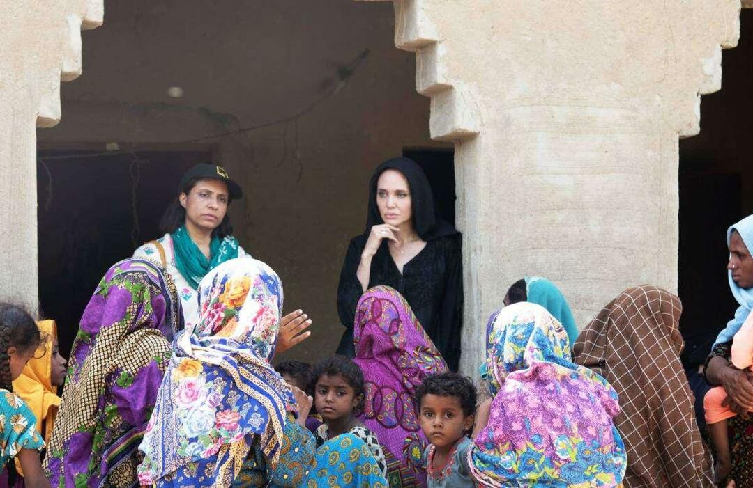 ¡Angelina Jolie se apresuró a ayudar al pueblo de Pakistán!