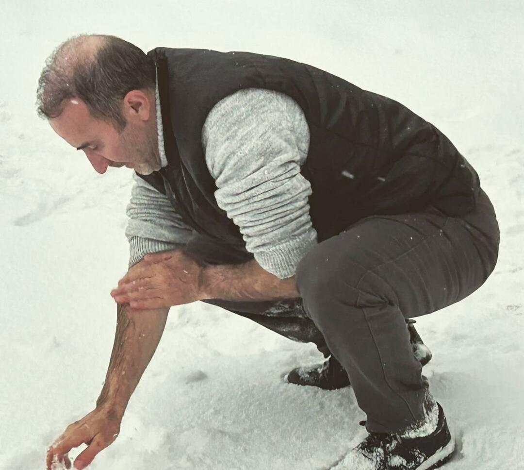 Ömer Karaoğlu hizo la ablución con nieve