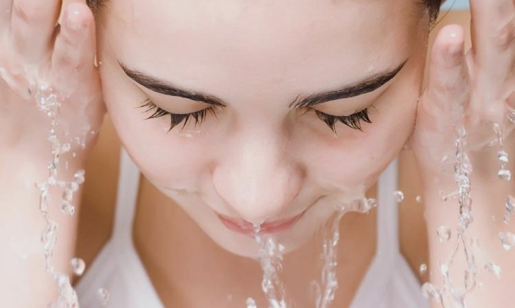 Para limpiar la piel correctamente: limpie su piel profundamente