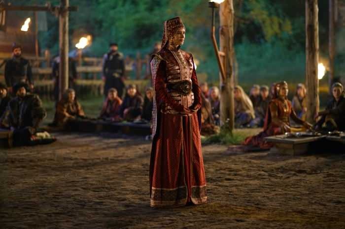 Yildiz Cagri Atiksoy, quien interpreta a Malhun Hatun, le dijo a la escena por primera vez que estaba muy impresionada.