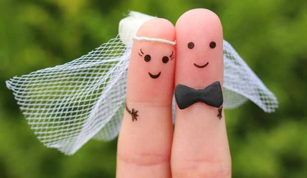 El número de parejas casadas debido a la epidemia cayó al nivel más bajo en 20 años.
